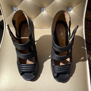 Lamb Women’s Black Courts